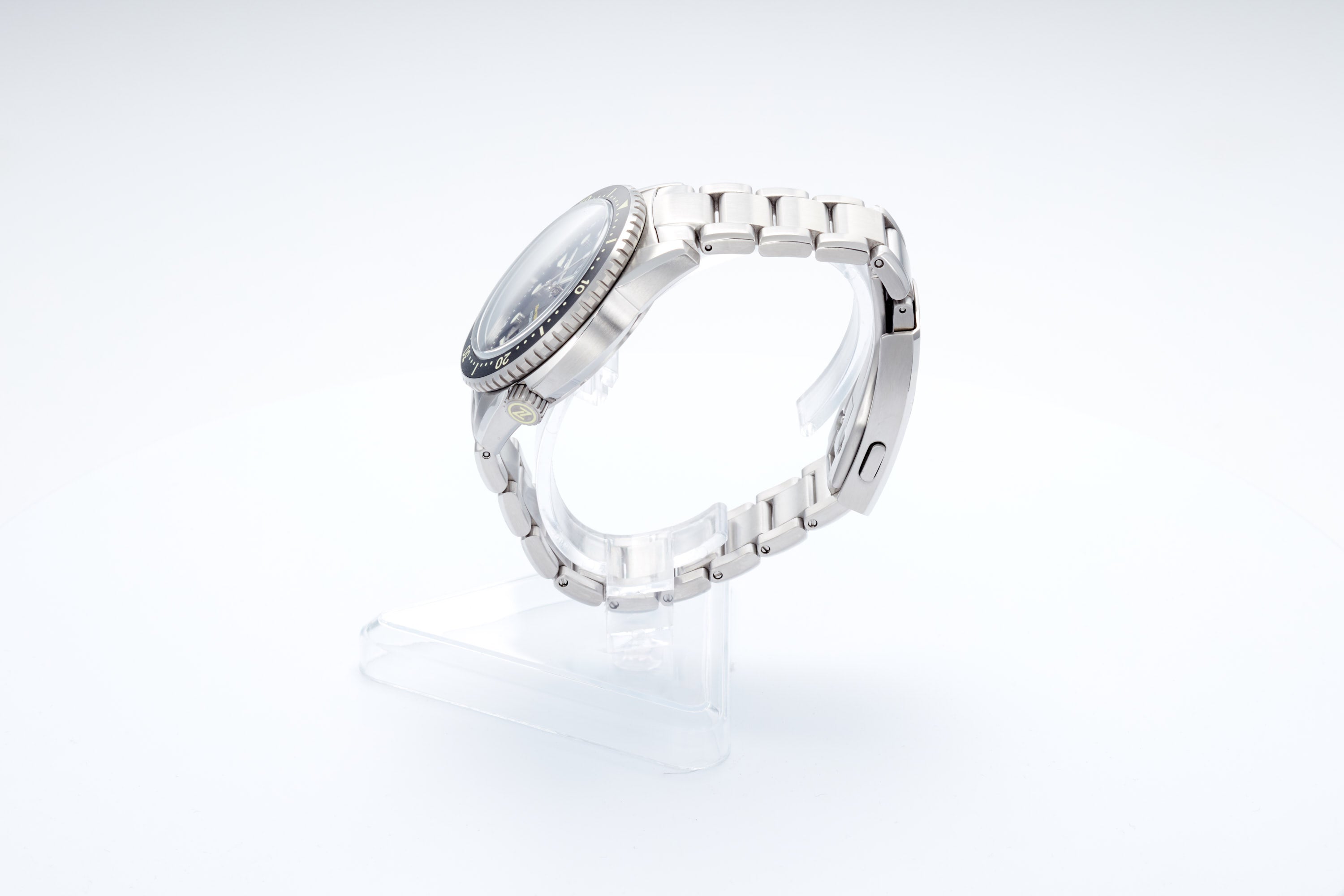 Mako 300m Diver 'Raindrop Carbon'