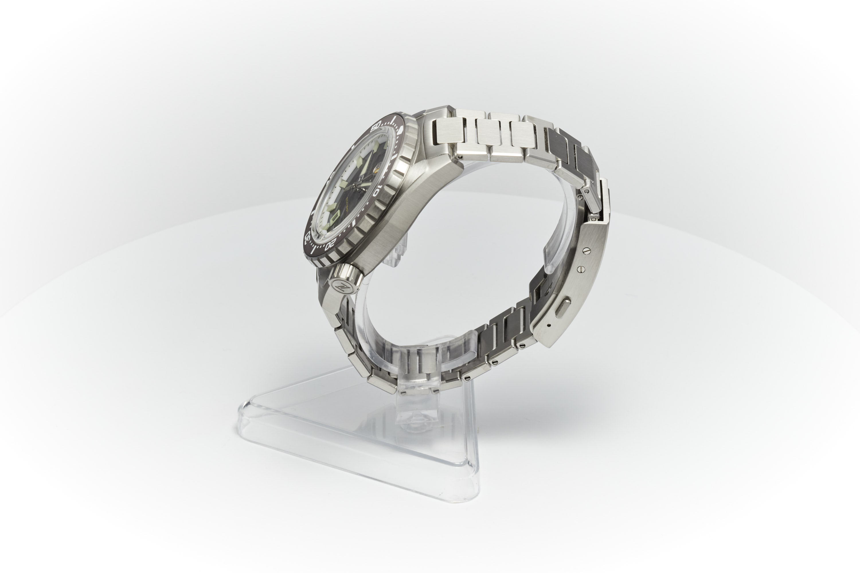 Thresher 44mm 'Hammered Grey'