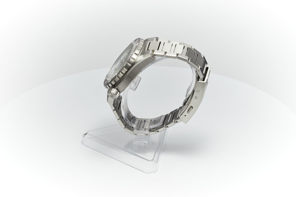 Thresher 44mm 'Hammered Grey'
