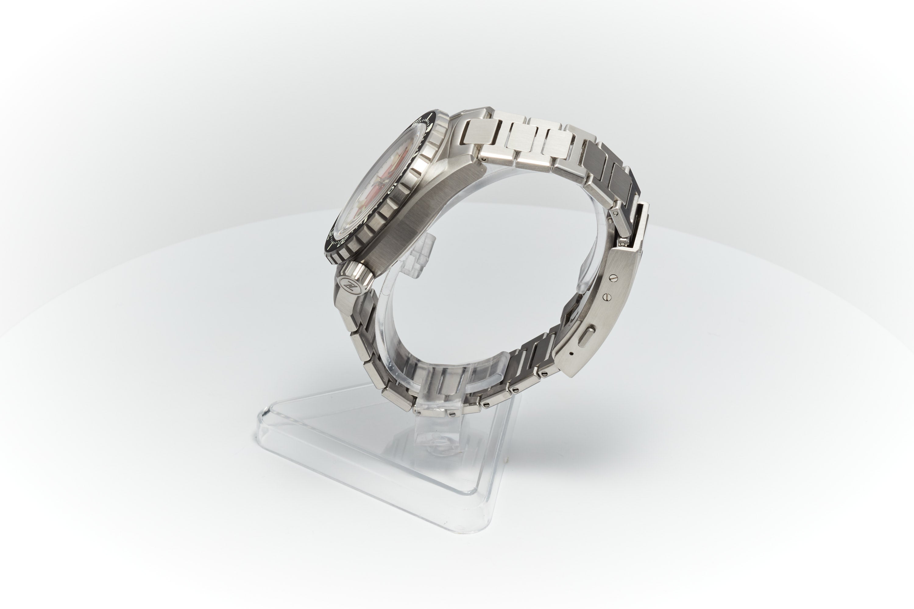 Thresher 44mm 'Agate'