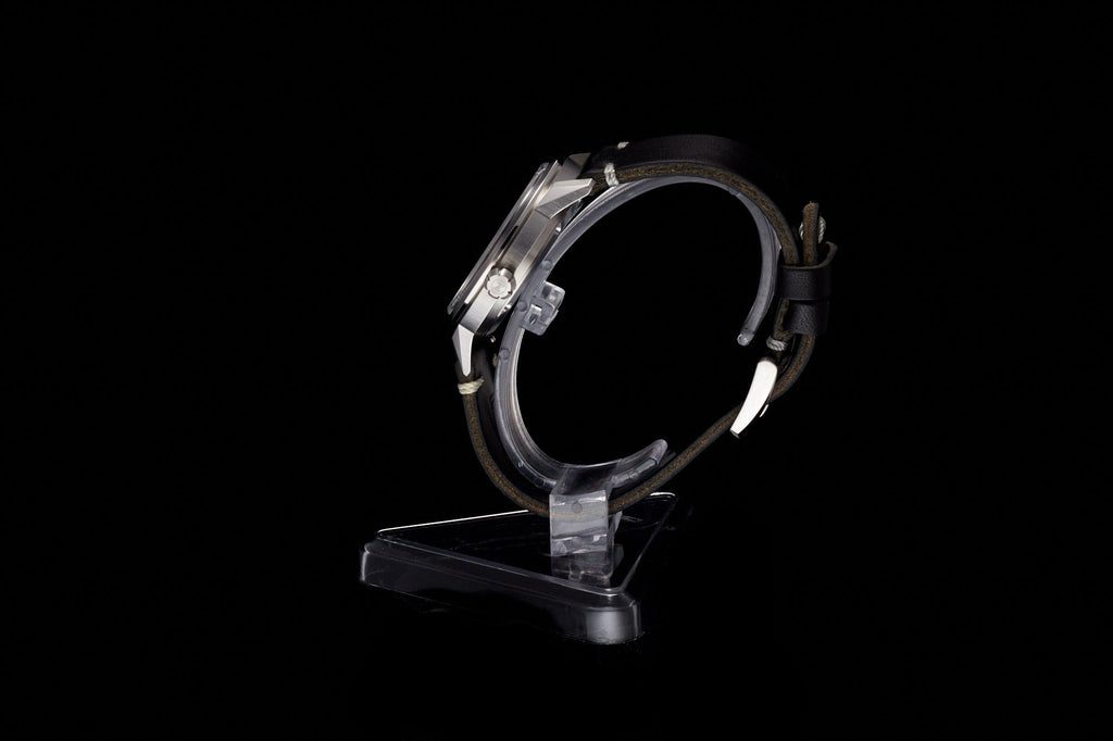 Comet 39mm 'Tuxedo'