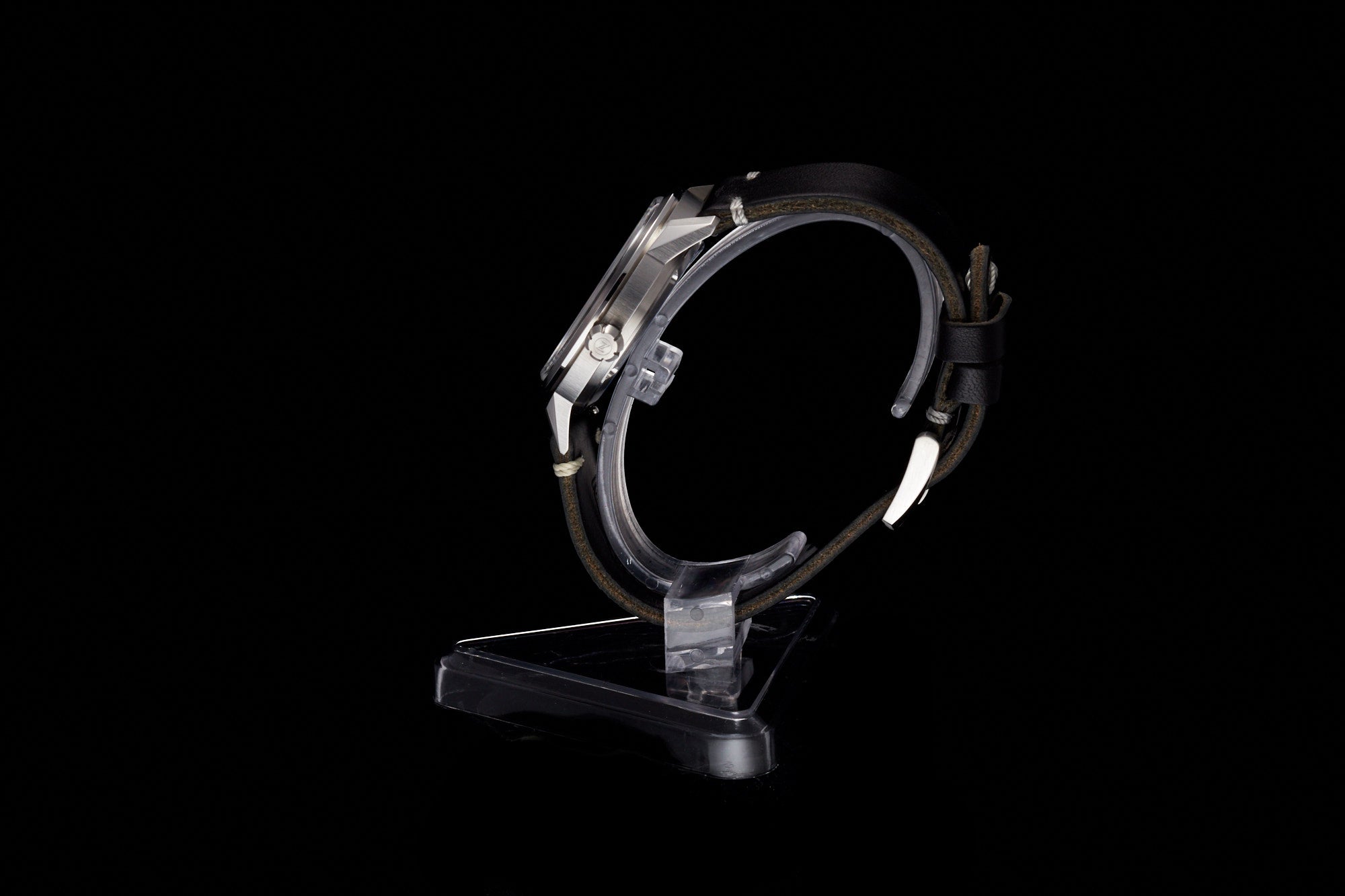 Comet 39mm 'Tuxedo'