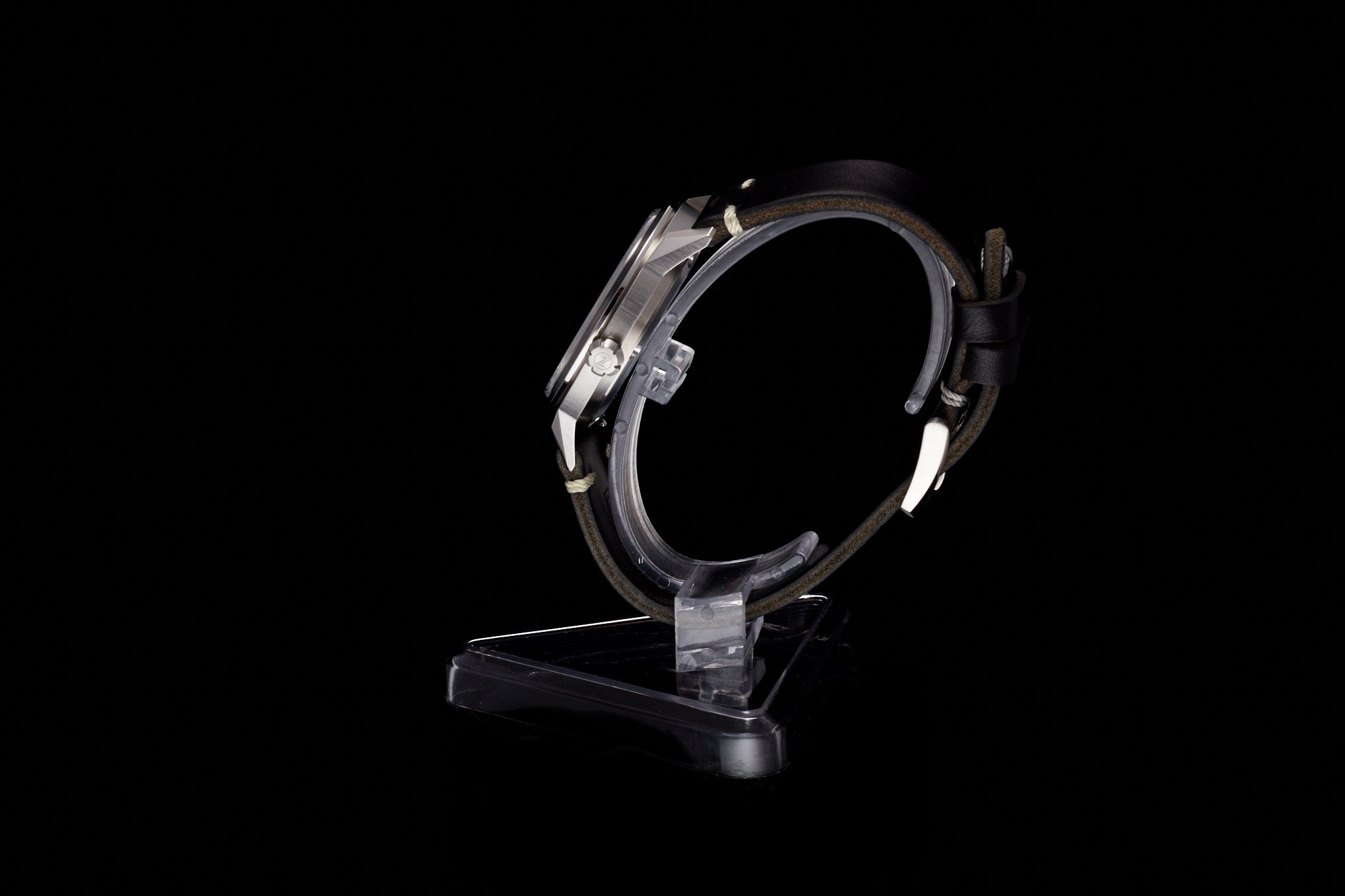 Comet 39mm 'Gold Carbon'