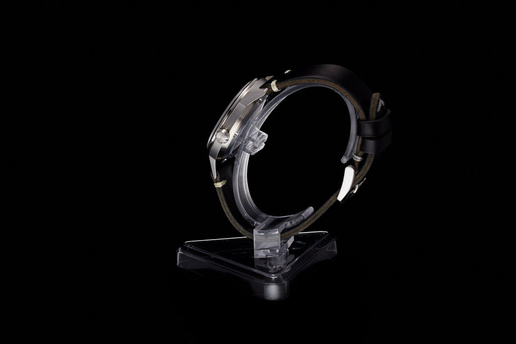 Comet 39mm 'Gold Carbon'