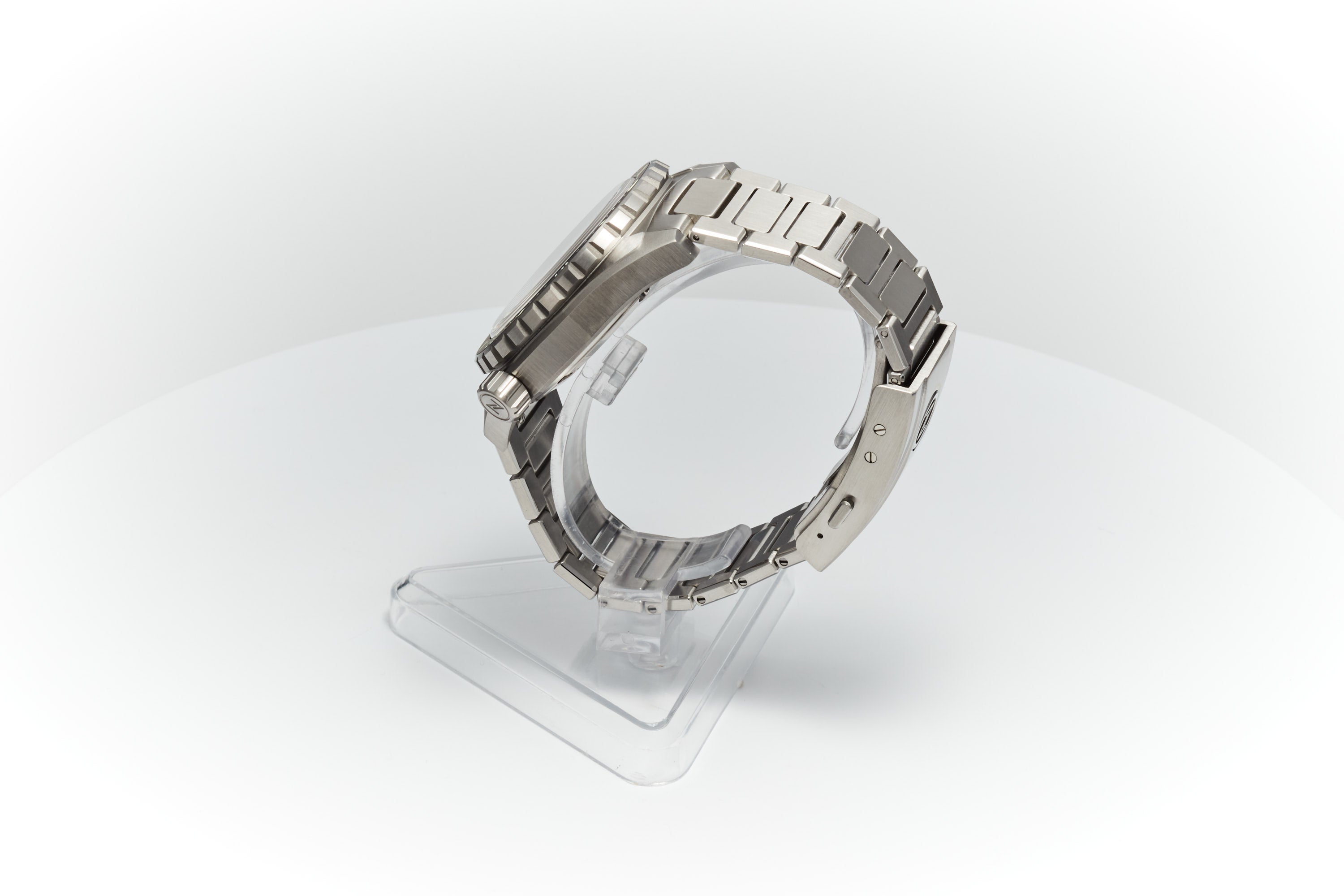 Thresher 44mm 'Agate'