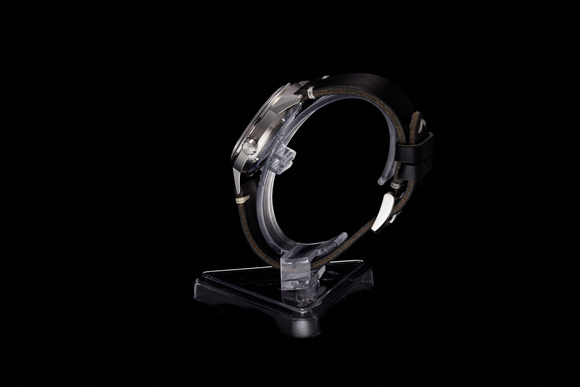 Comet 39mm 'Tuxedo'