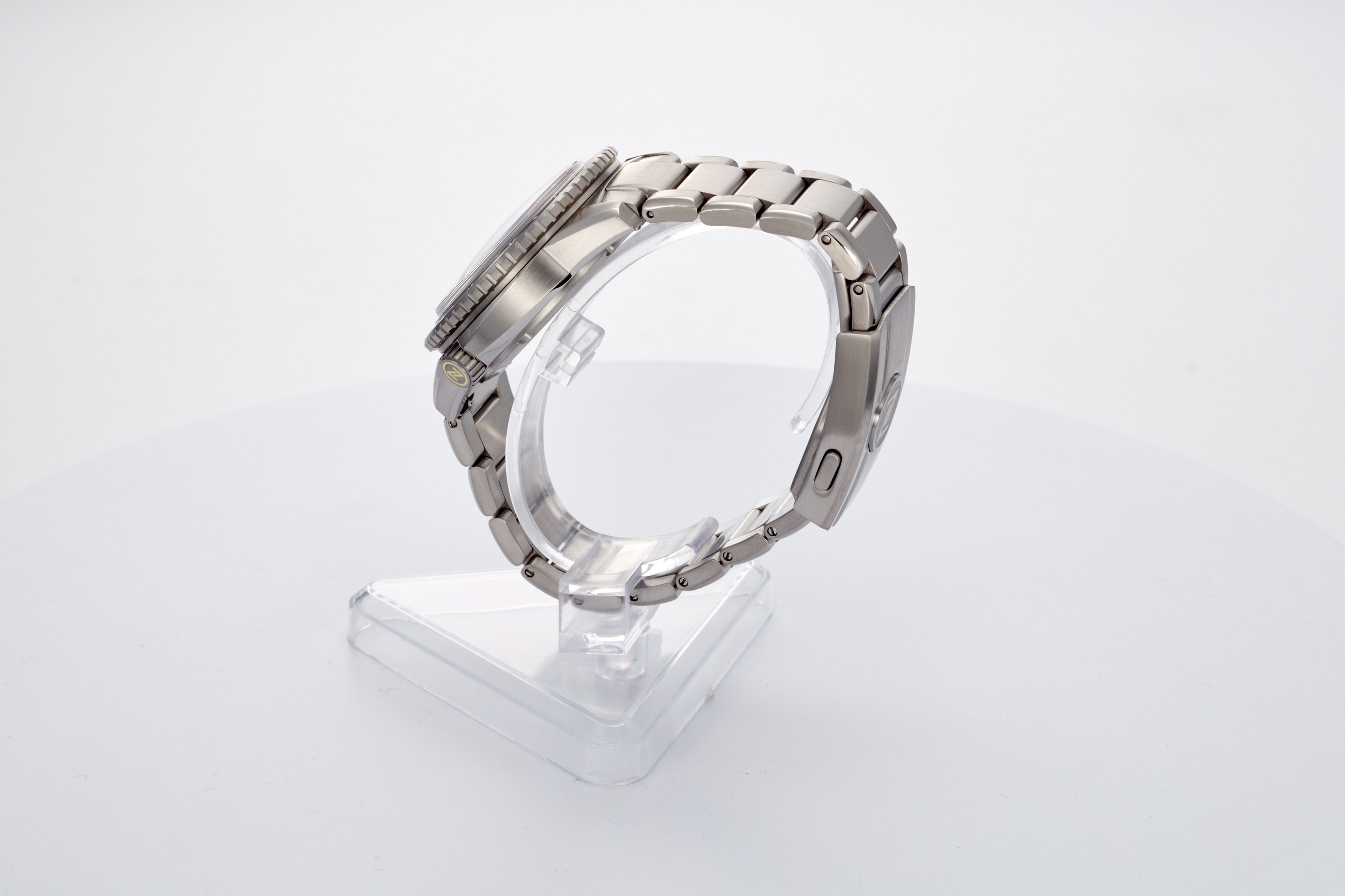 Mako 300m GMT 'Cracked Ice'
