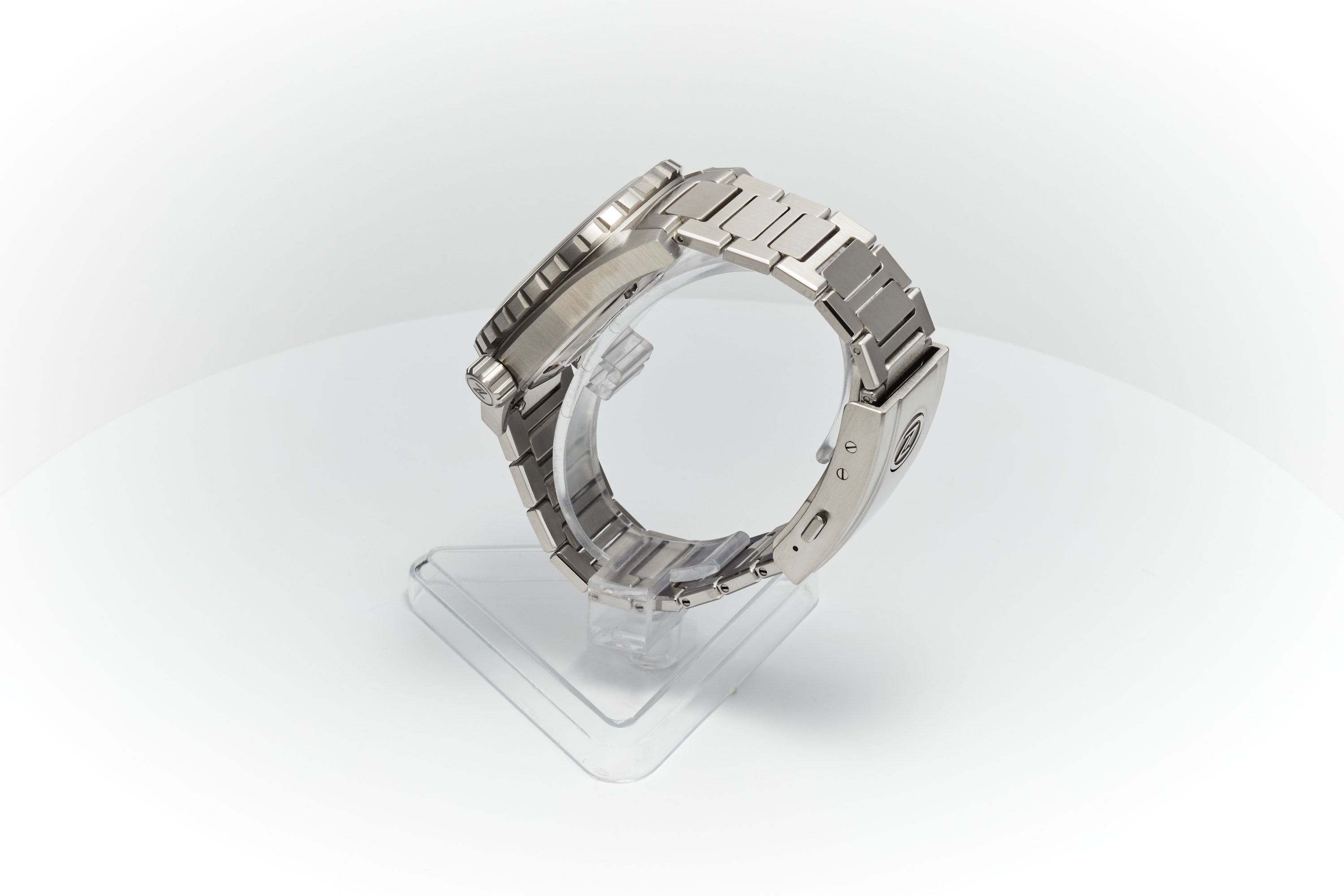 Thresher 44mm 'Agate'