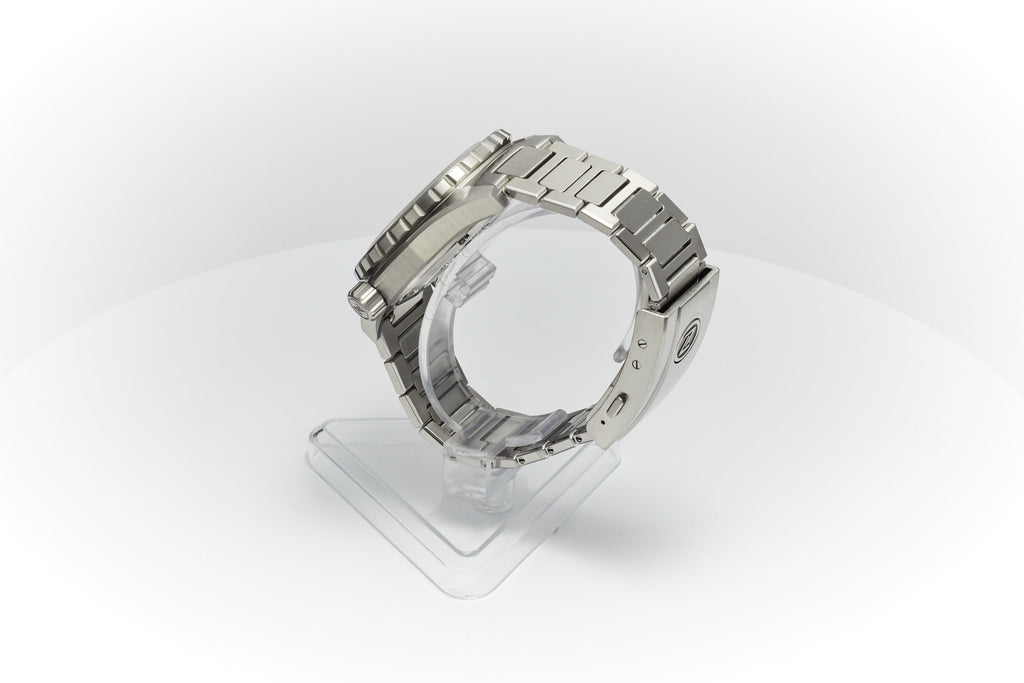 Thresher 44mm 'Hammered Grey'
