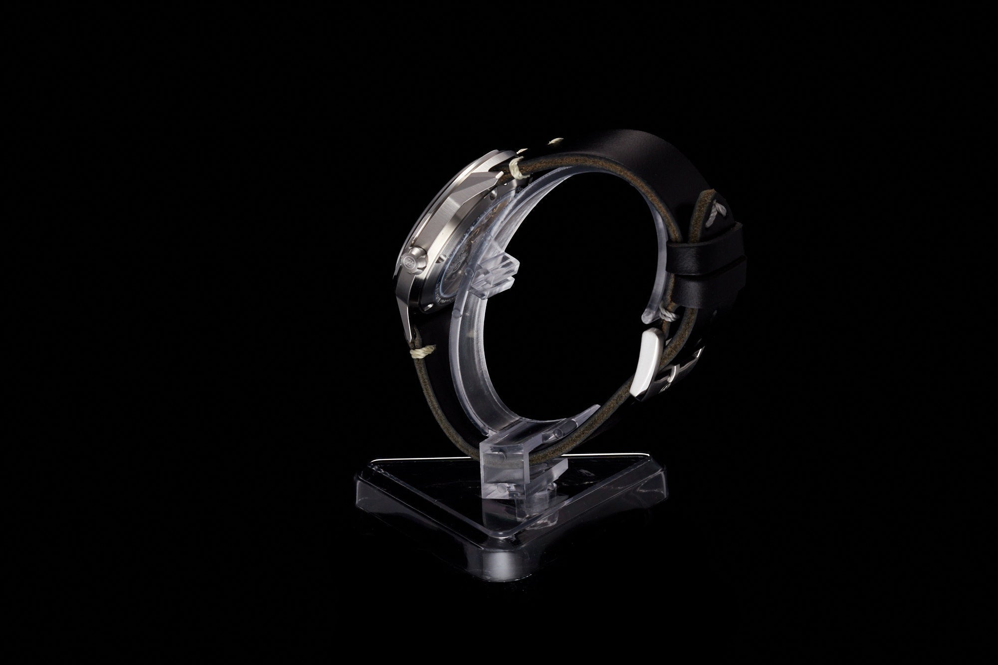 Comet 39mm 'Gold Carbon'