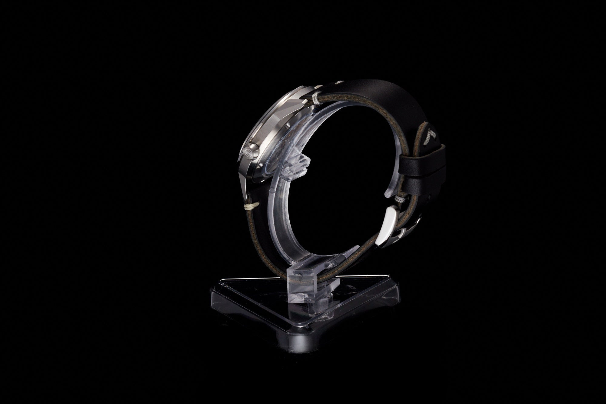 Comet 39mm 'Tuxedo'