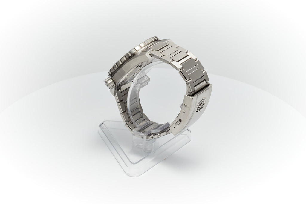 Thresher 44mm 'Agate'