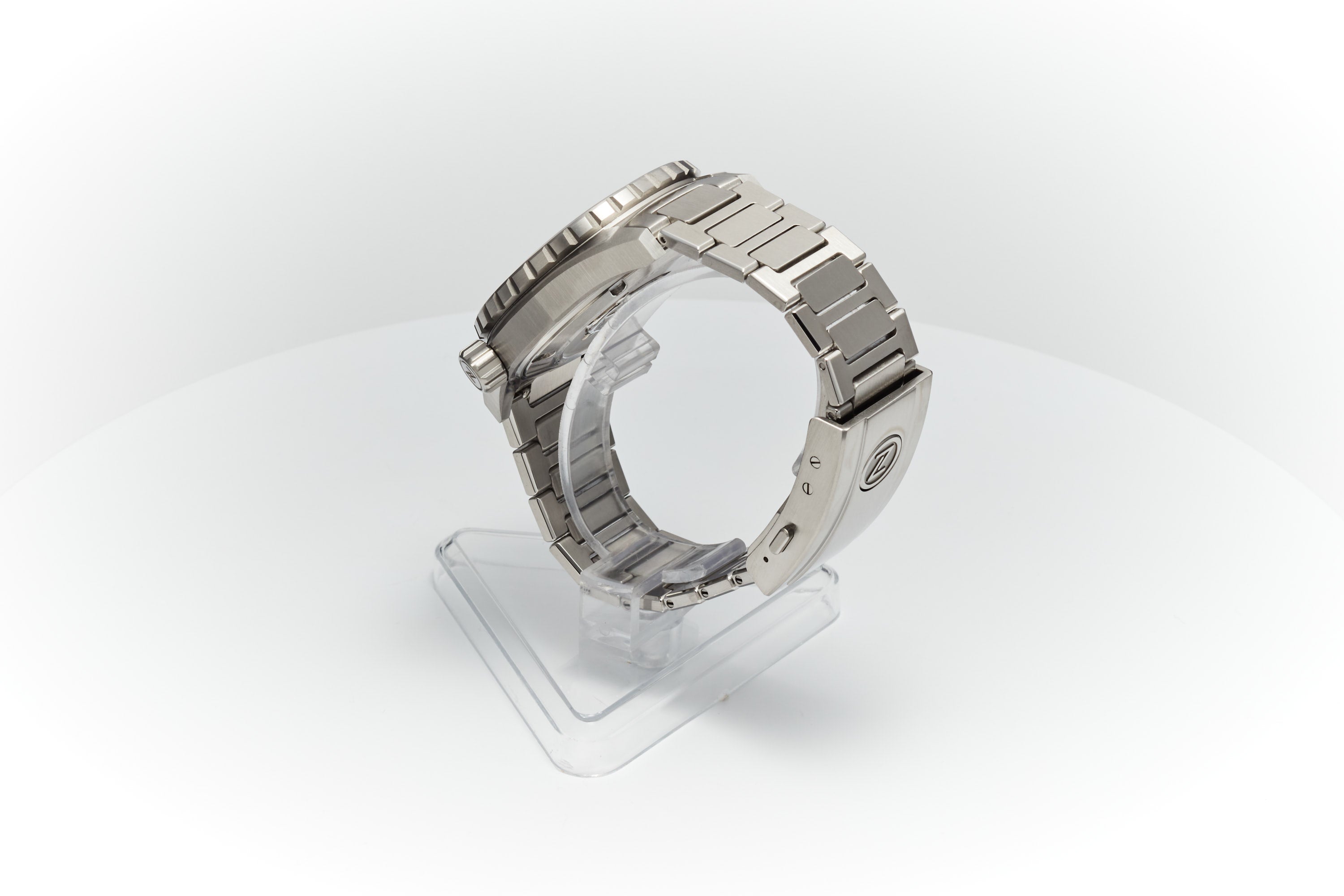 Thresher 44mm 'Agate'