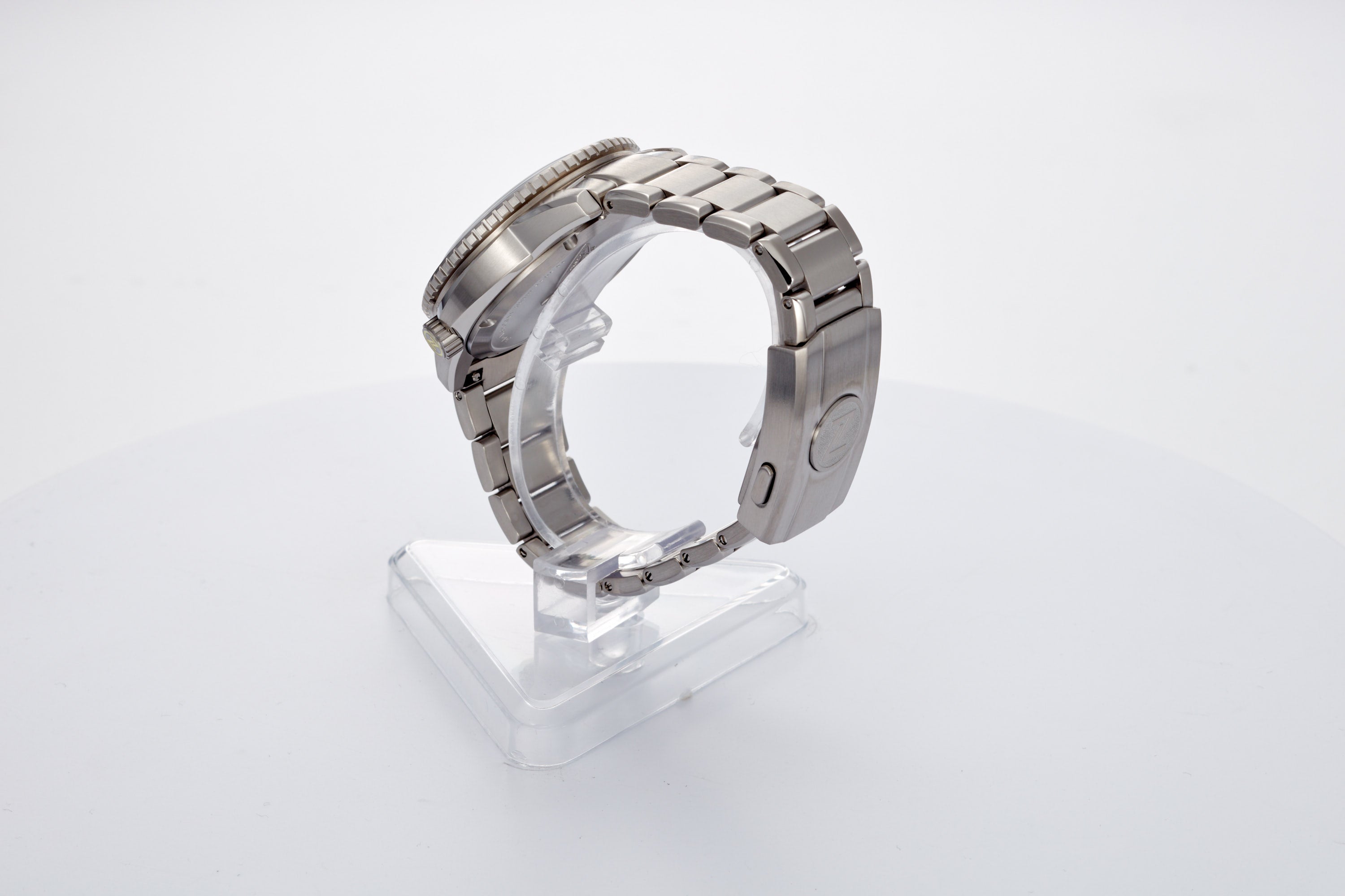 Mako 300m GMT MOP