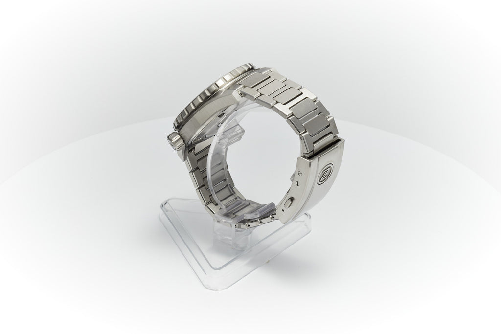 Thresher 44mm 'Hammered Grey'