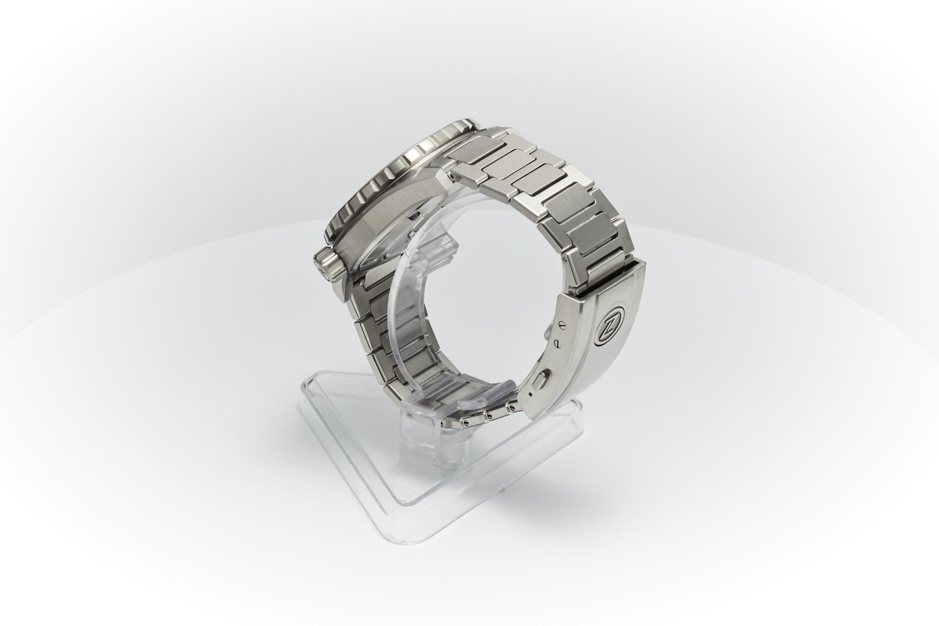 Thresher 44mm 'Hammered Grey'