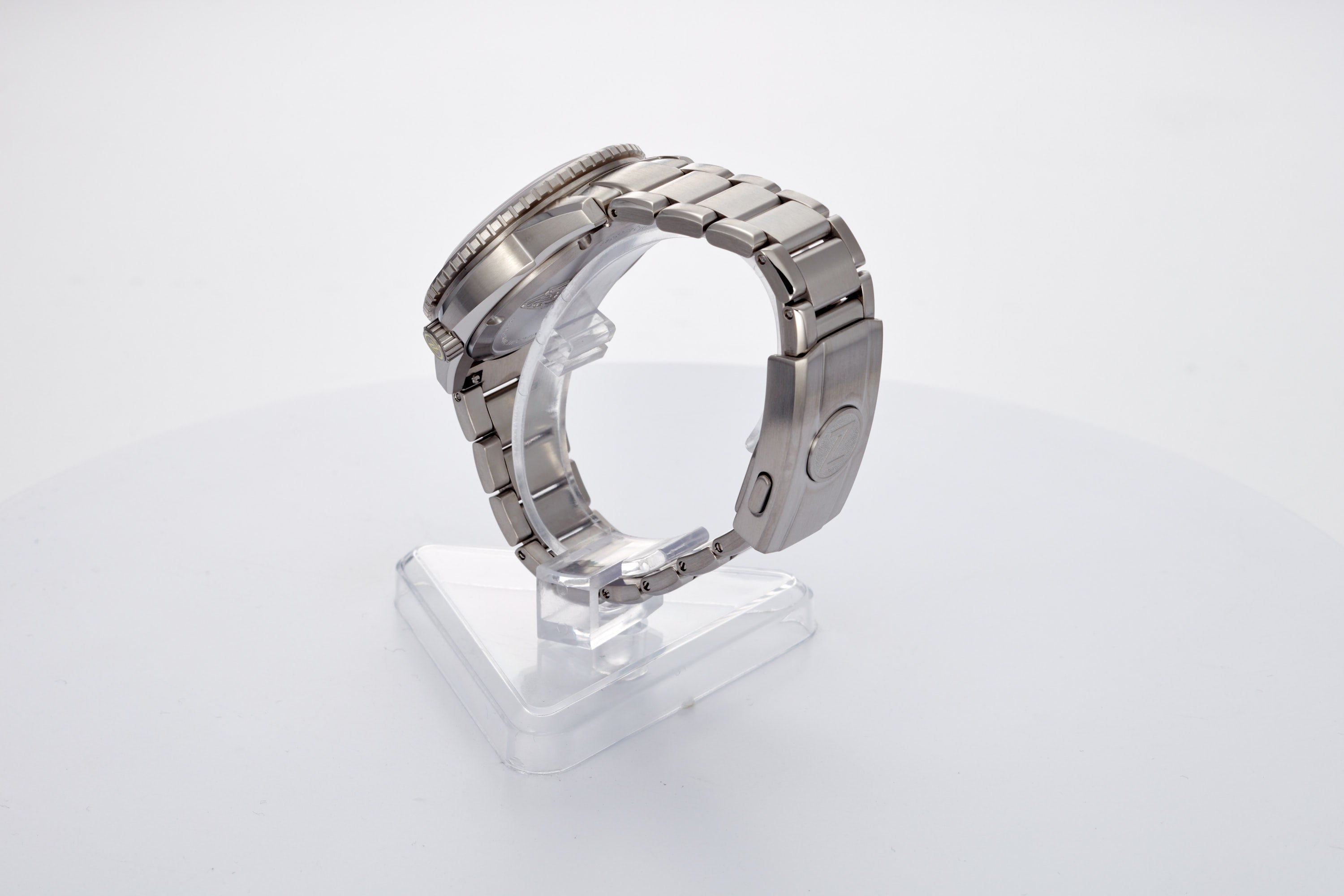 Mako 300m GMT 'Cracked Ice'