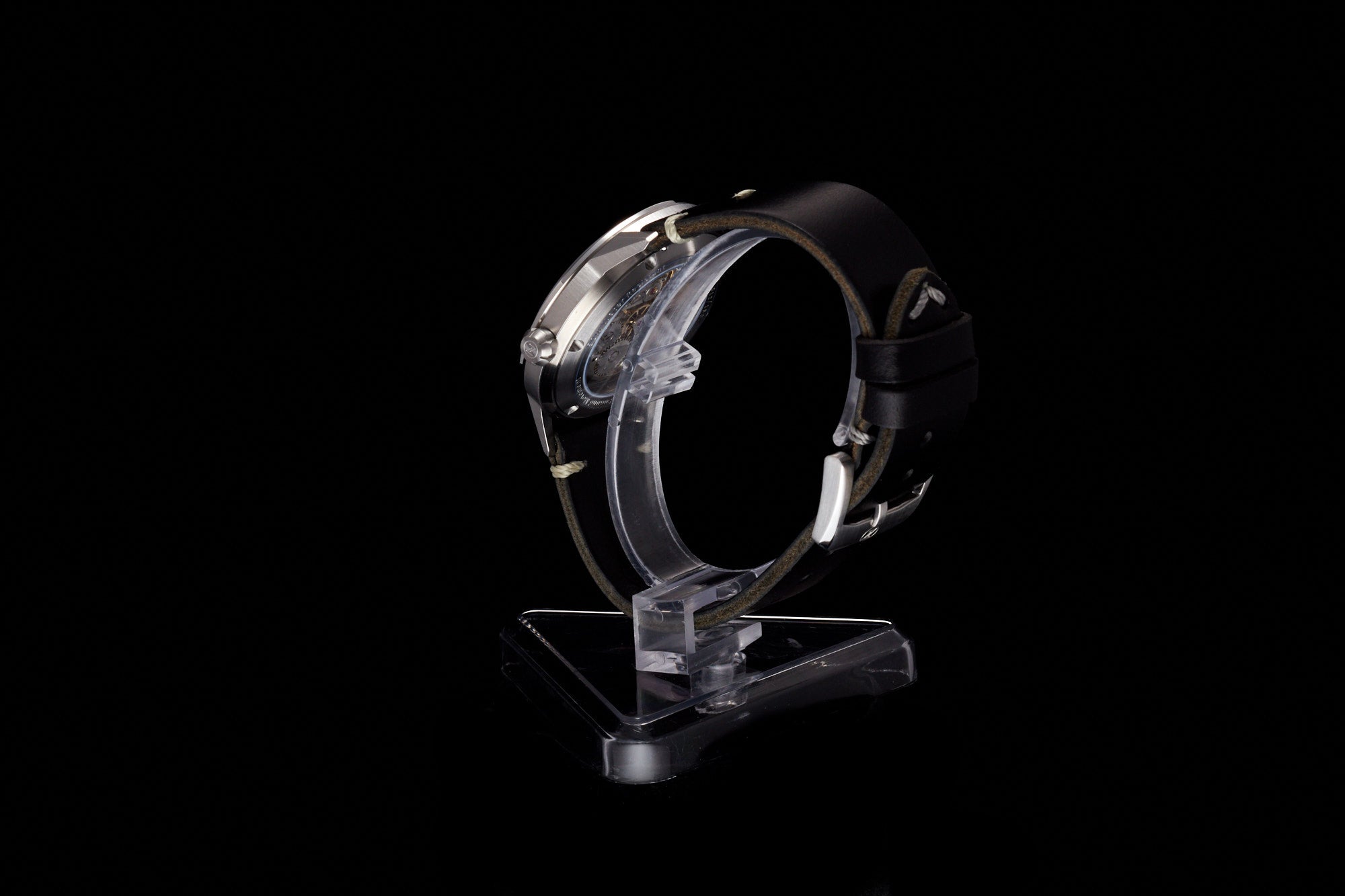Comet 39mm 'Gold Carbon'