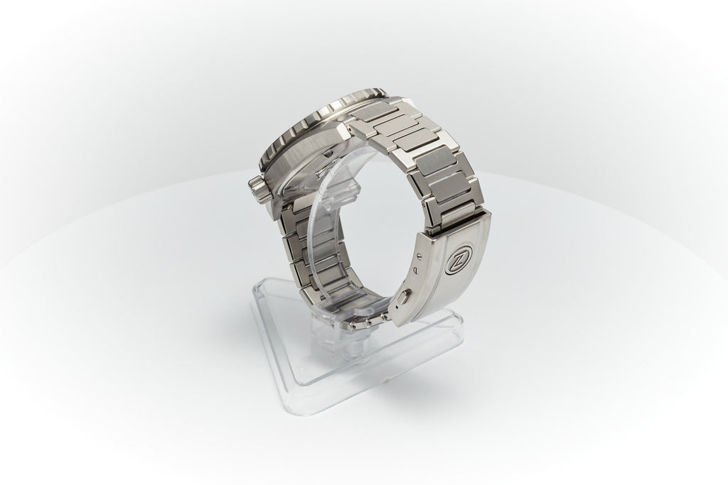 Thresher 44mm 'Agate'