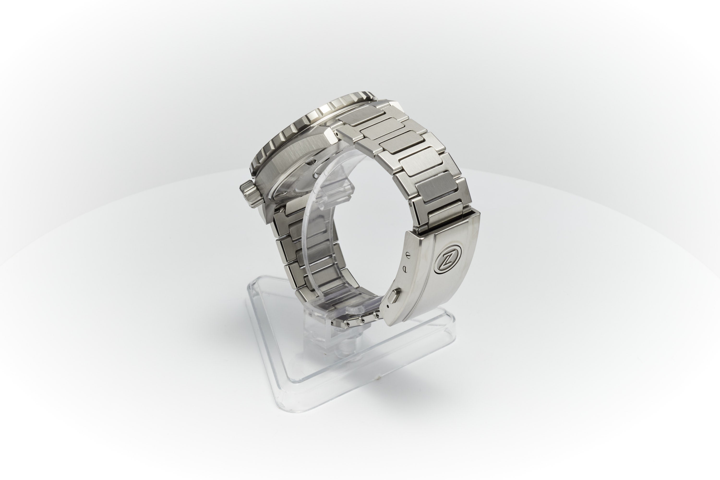 Thresher 44mm 'Hammered Grey'