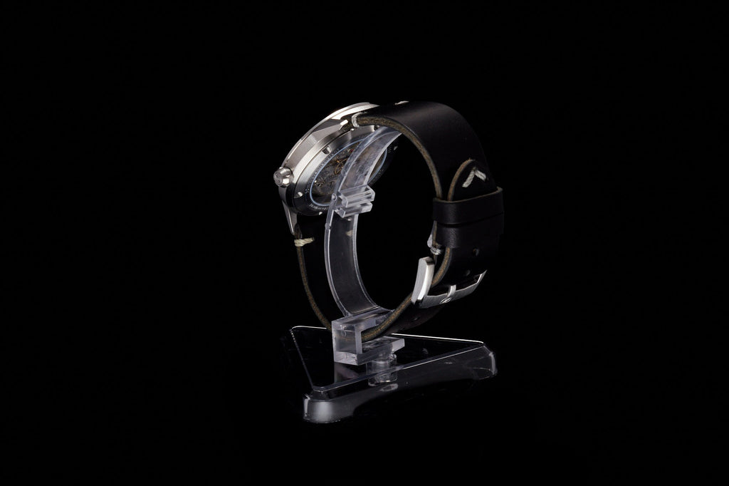 Comet 39mm 'Tuxedo'