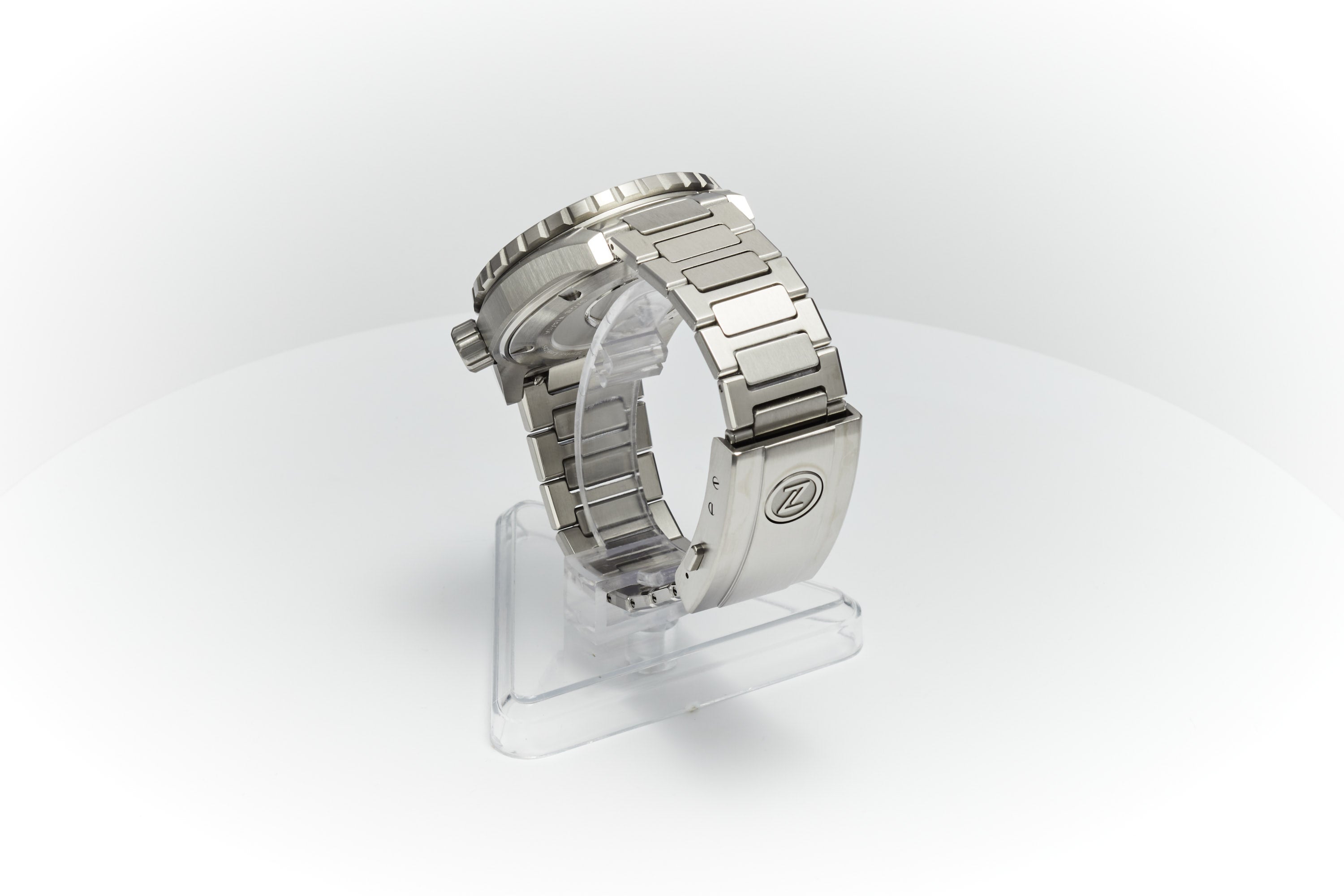 Thresher 44mm 'Hammered Grey'