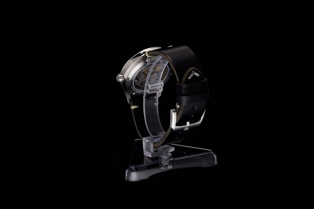 Comet 39mm 'Gold Carbon'