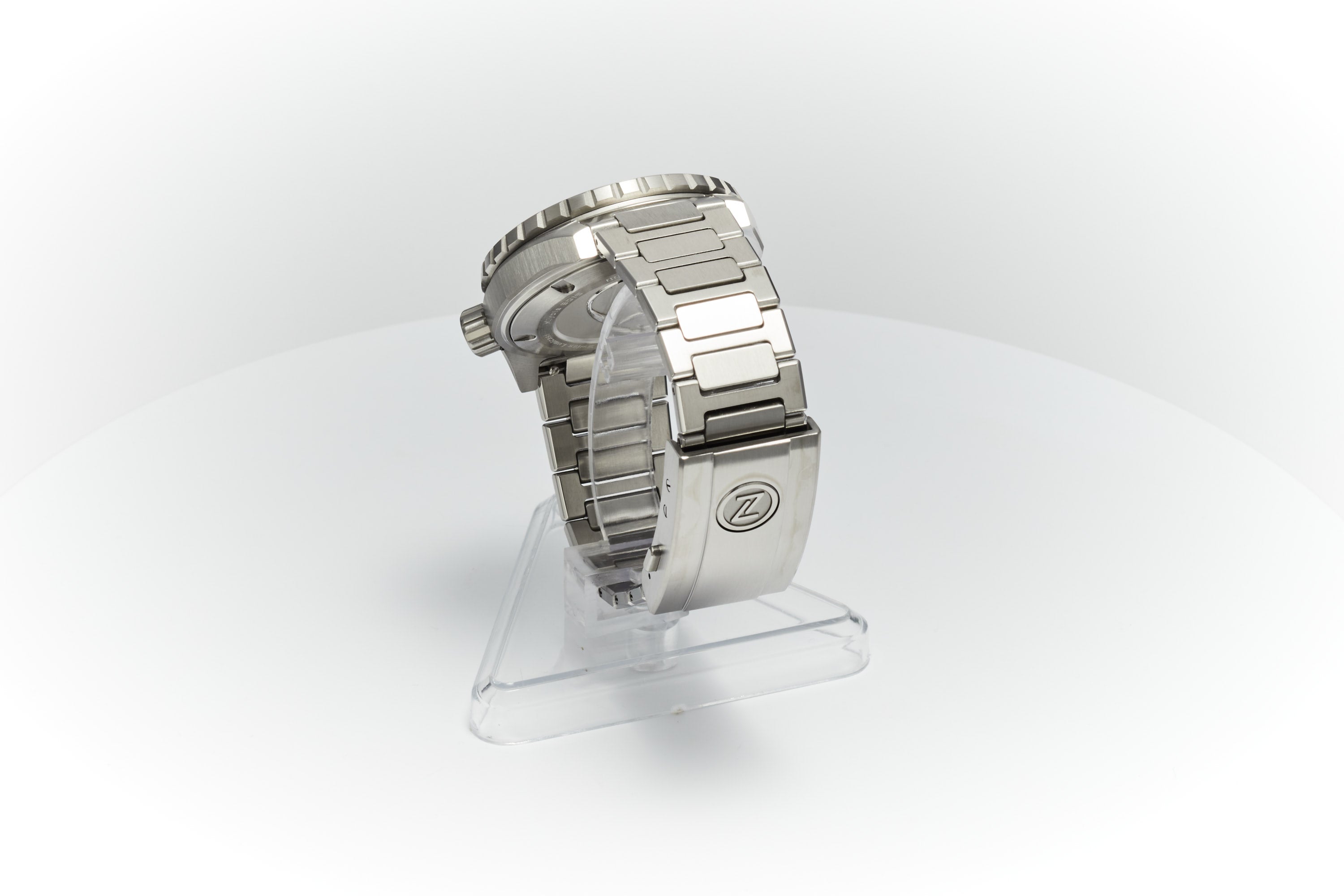 Thresher 44mm 'Hammered Grey'