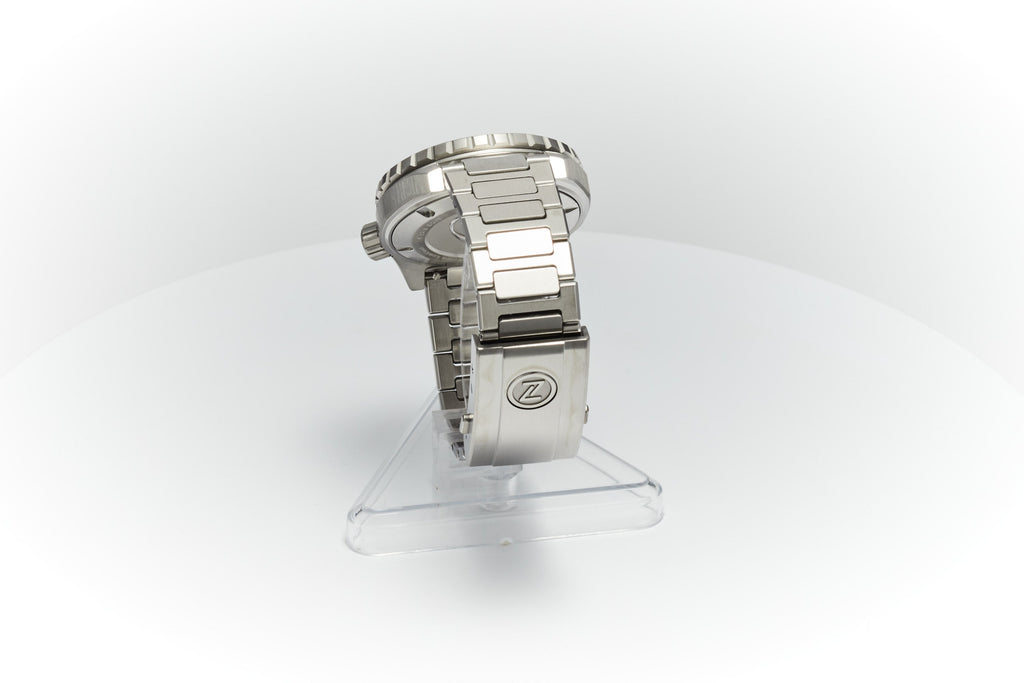 Thresher 44mm 'Hammered Grey'