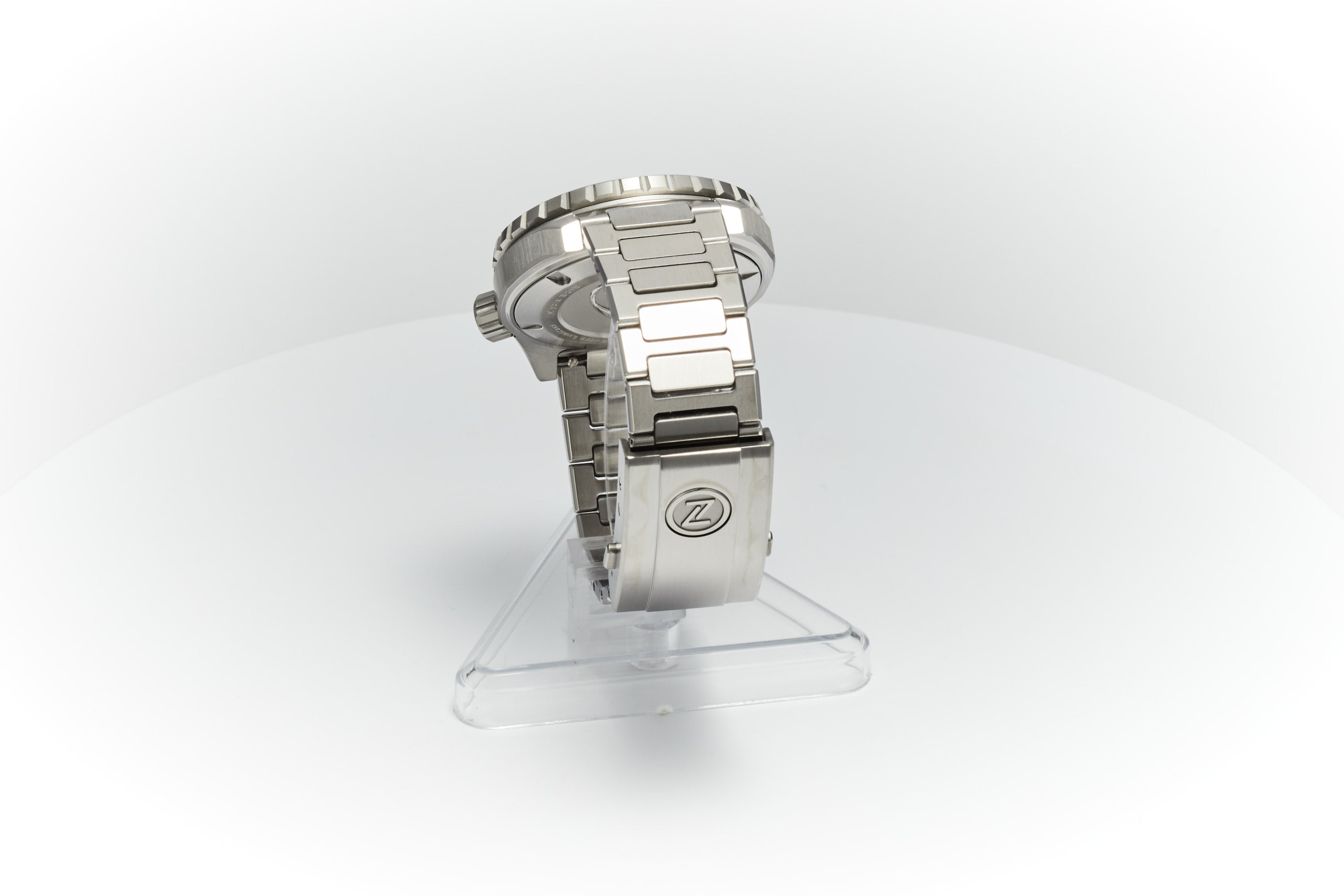 Thresher 44mm 'Hammered Grey'