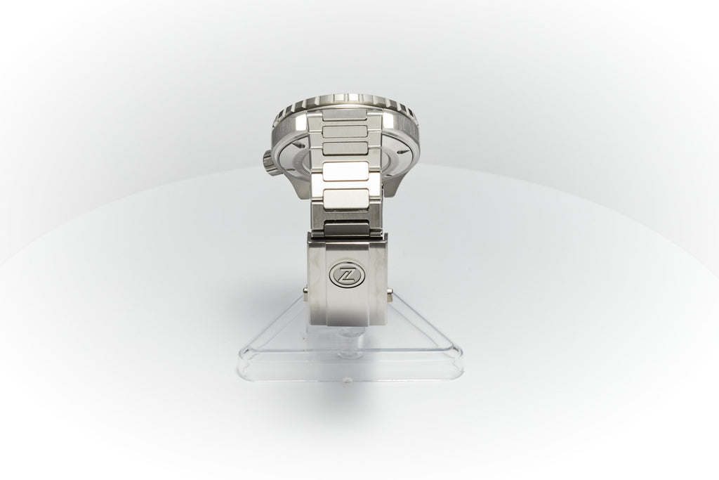 Thresher 44mm 'Hammered Grey'