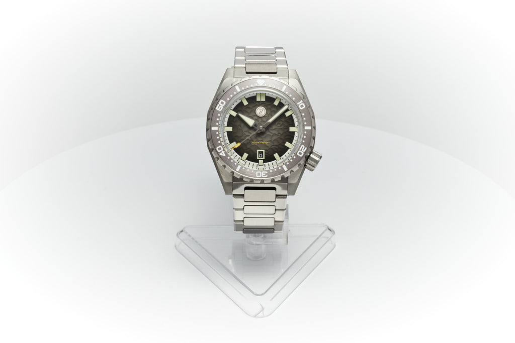 Thresher 44mm 'Hammered Grey'