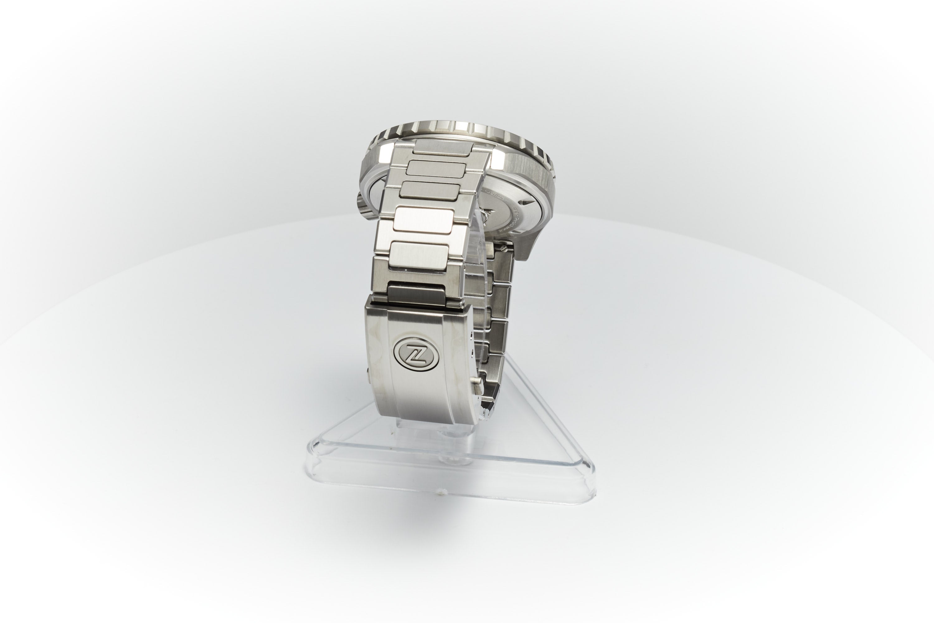 Thresher 44mm 'Hammered Grey'