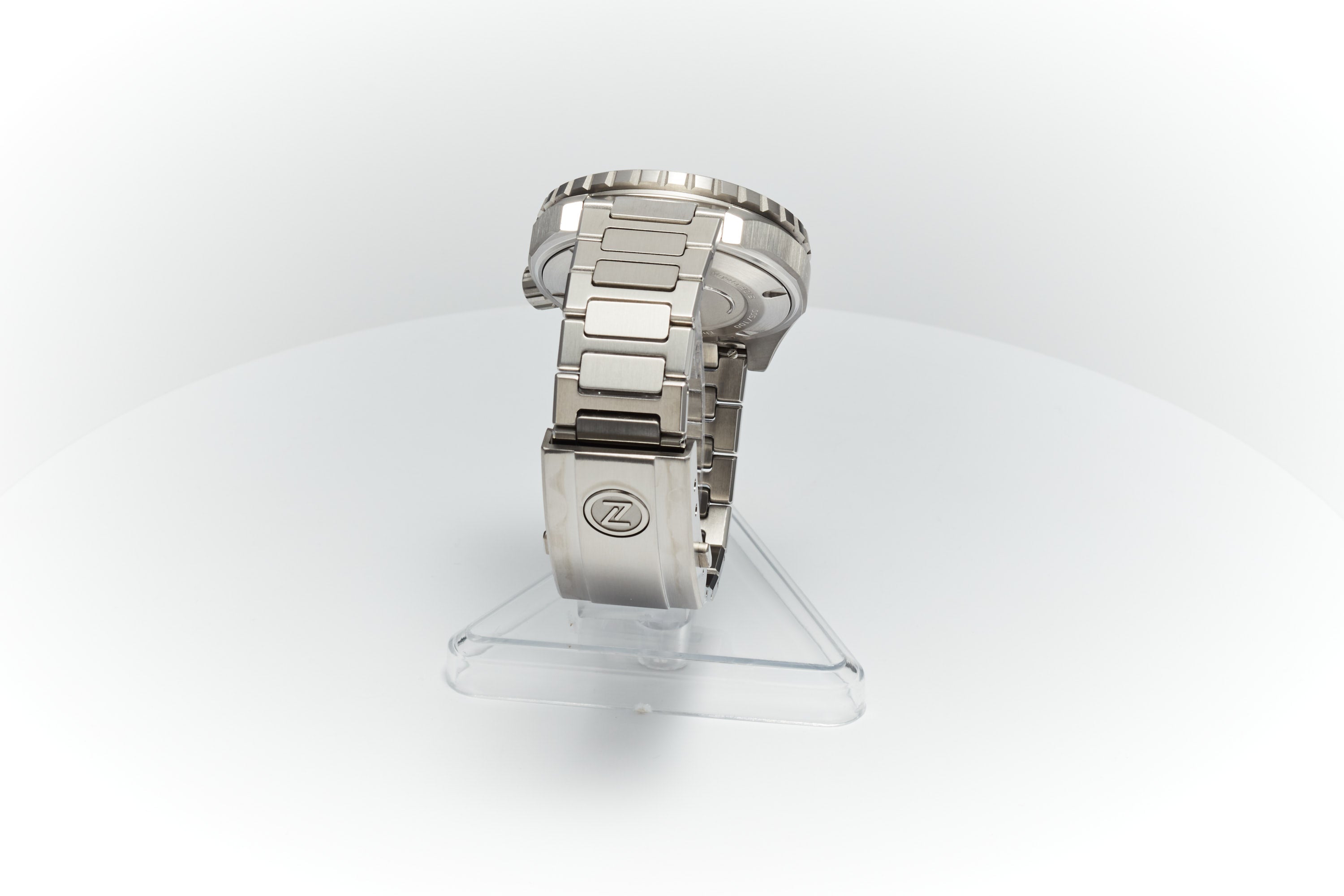 Thresher 44mm 'Agate'