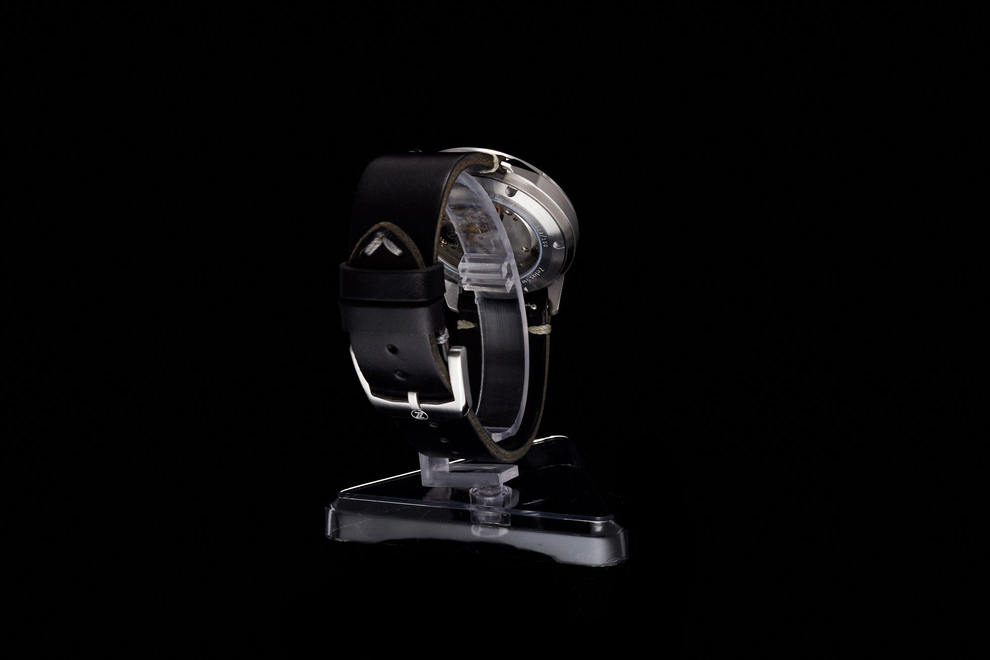 Comet 39mm 'Gold Carbon'