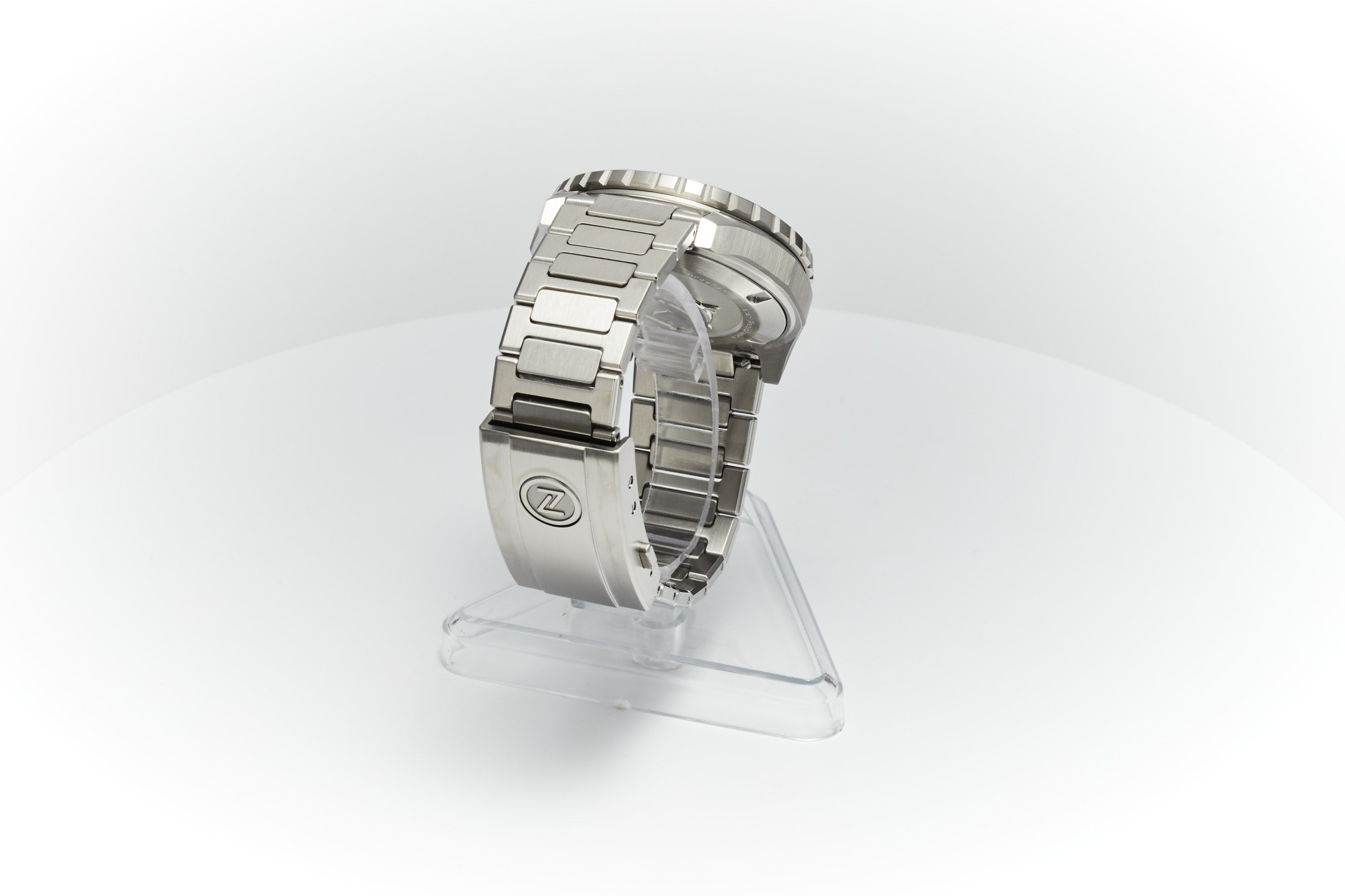 Thresher 44mm 'Hammered Grey'