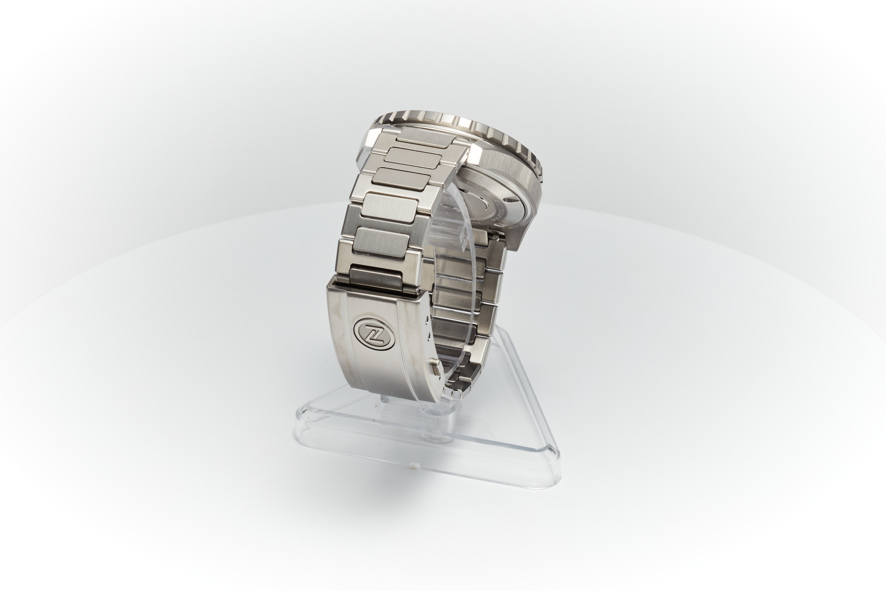 Thresher 44mm 'Agate'