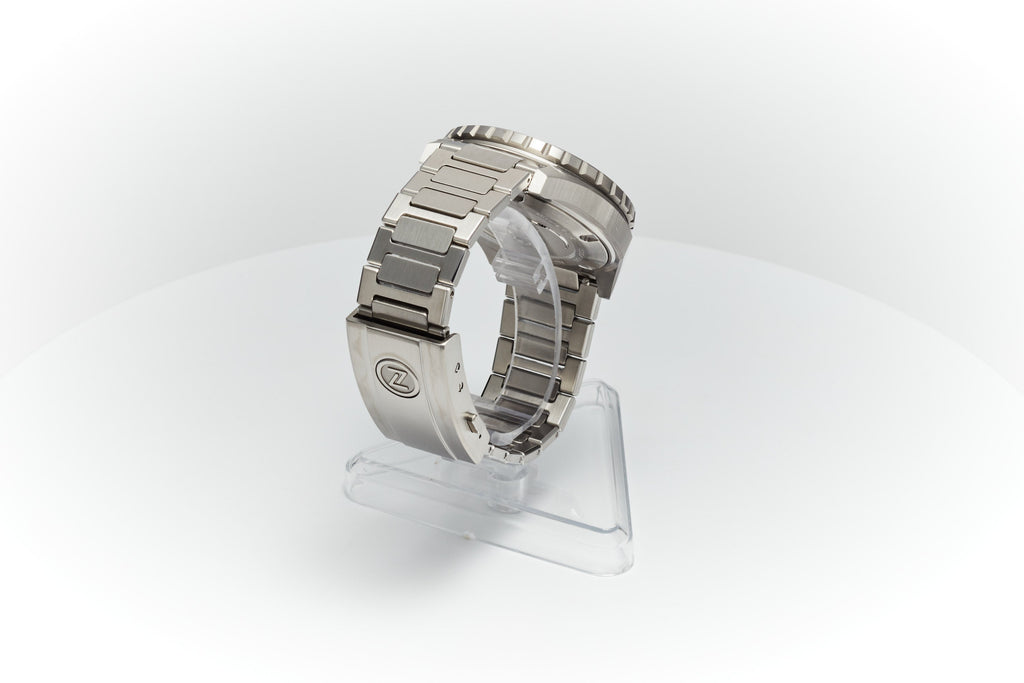 Thresher 44mm 'Agate'