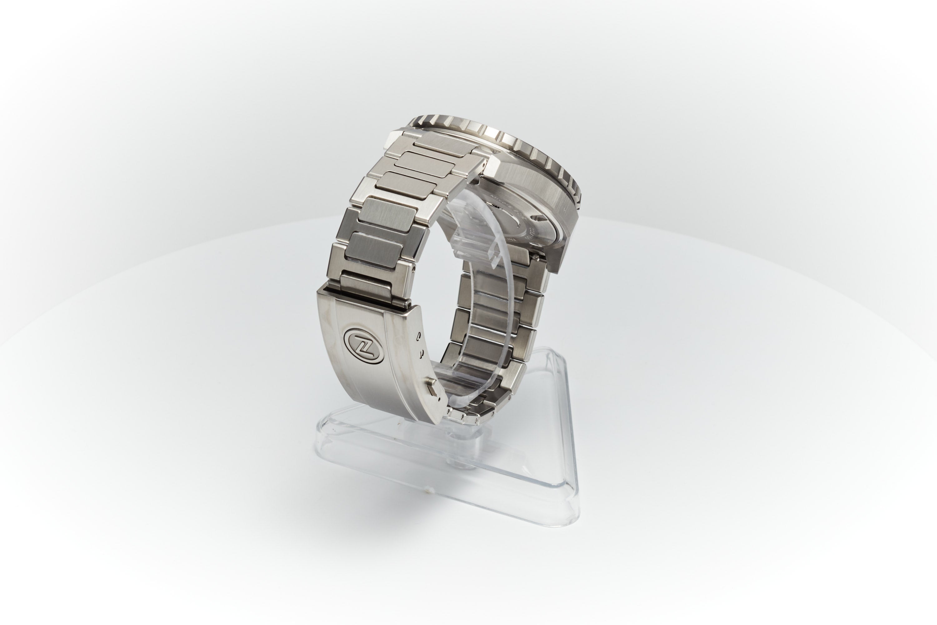 Thresher 44mm 'Agate'