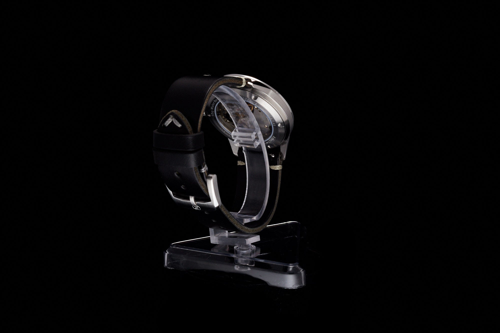 Comet 39mm 'Gold Carbon'