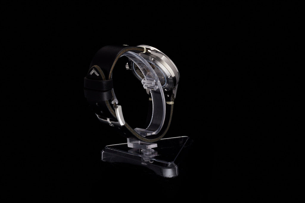 Comet 39mm 'Gold Carbon'
