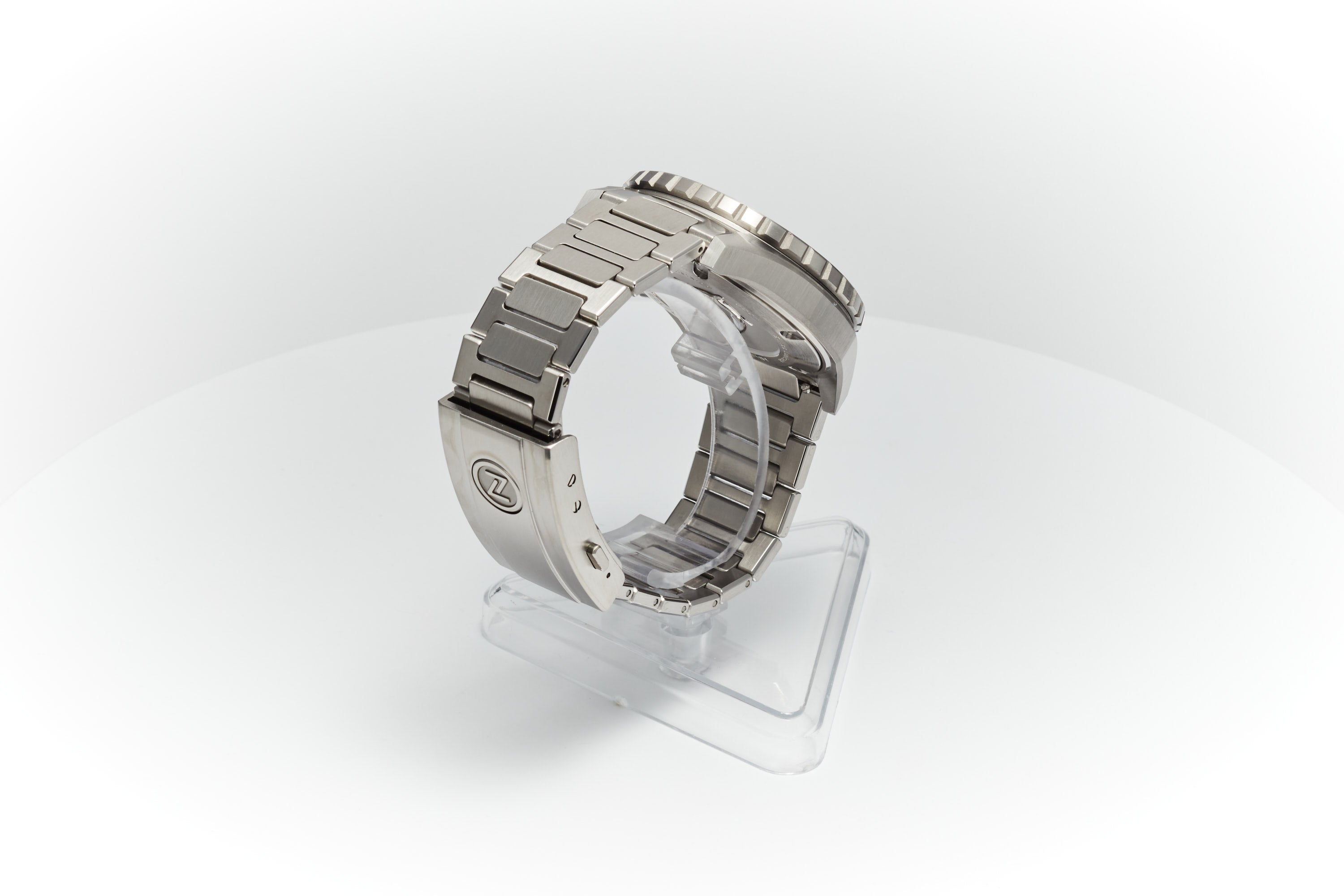 Thresher 44mm 'Azure'