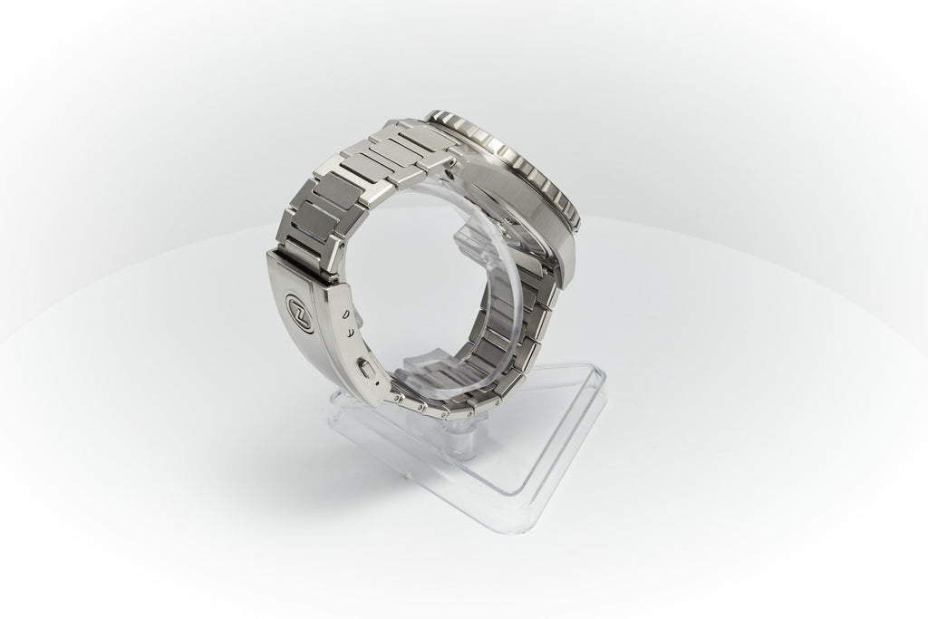 Thresher 44mm 'Hammered Grey'