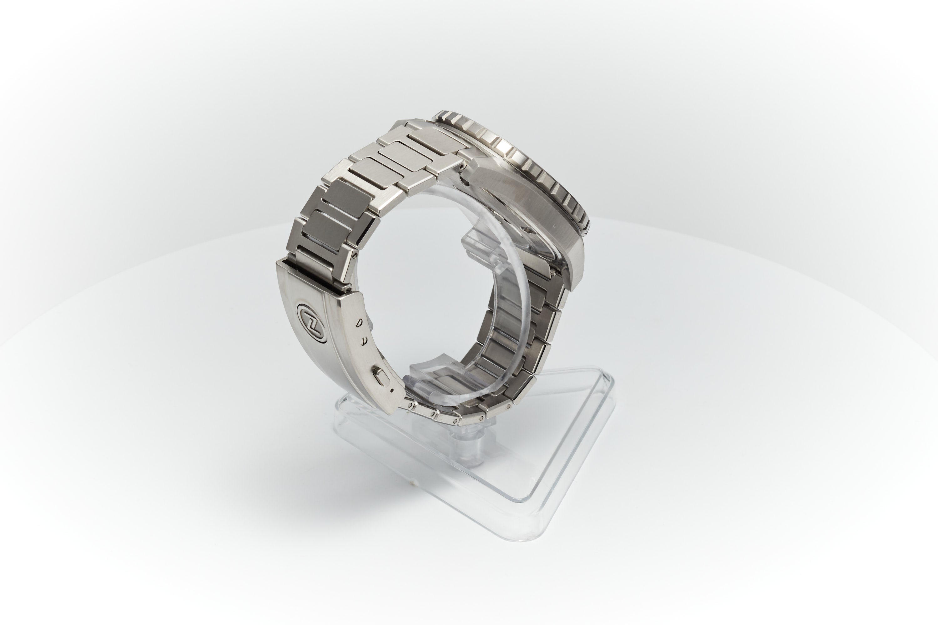 Thresher 44mm 'Agate'
