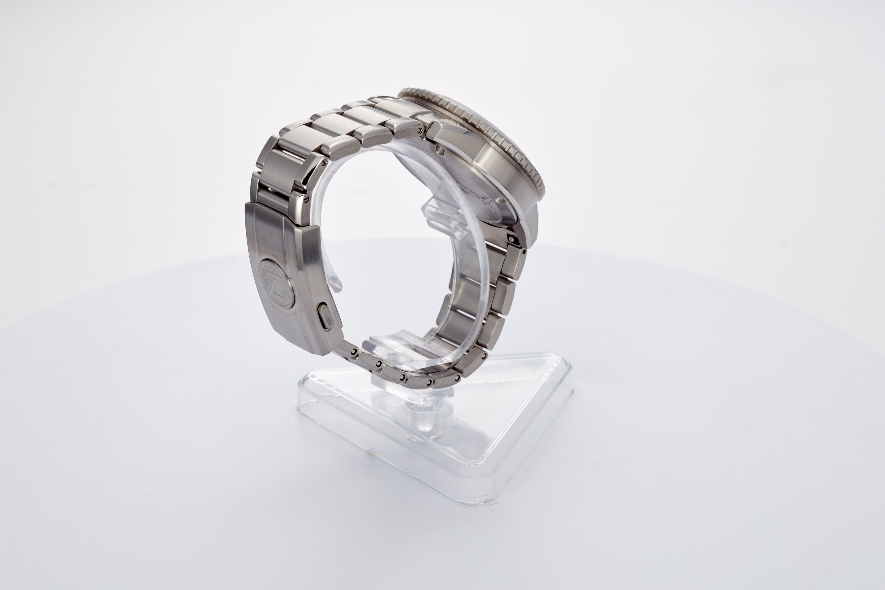 Mako 300m GMT 'Cracked Ice'