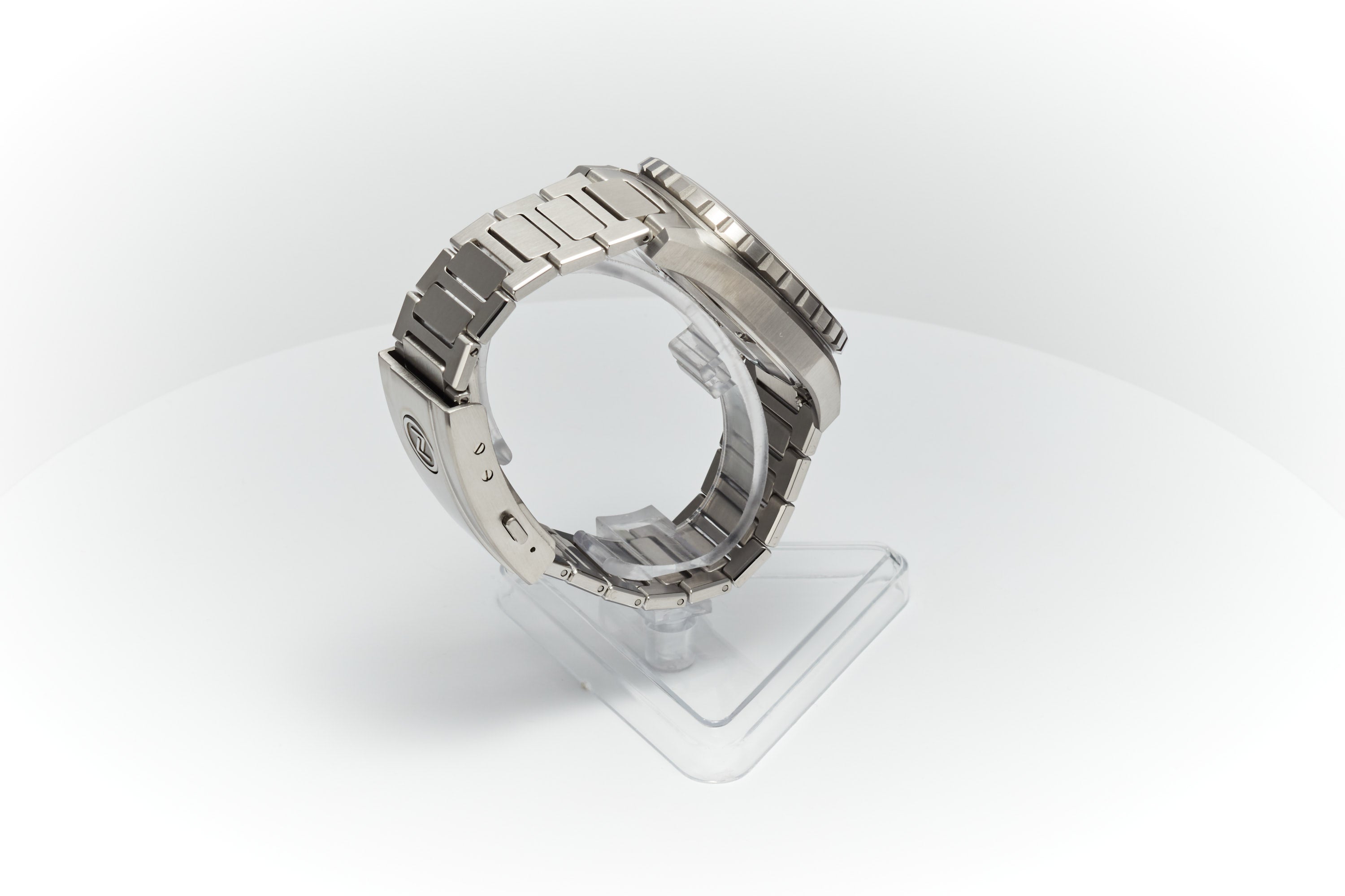 Thresher 44mm 'Agate'