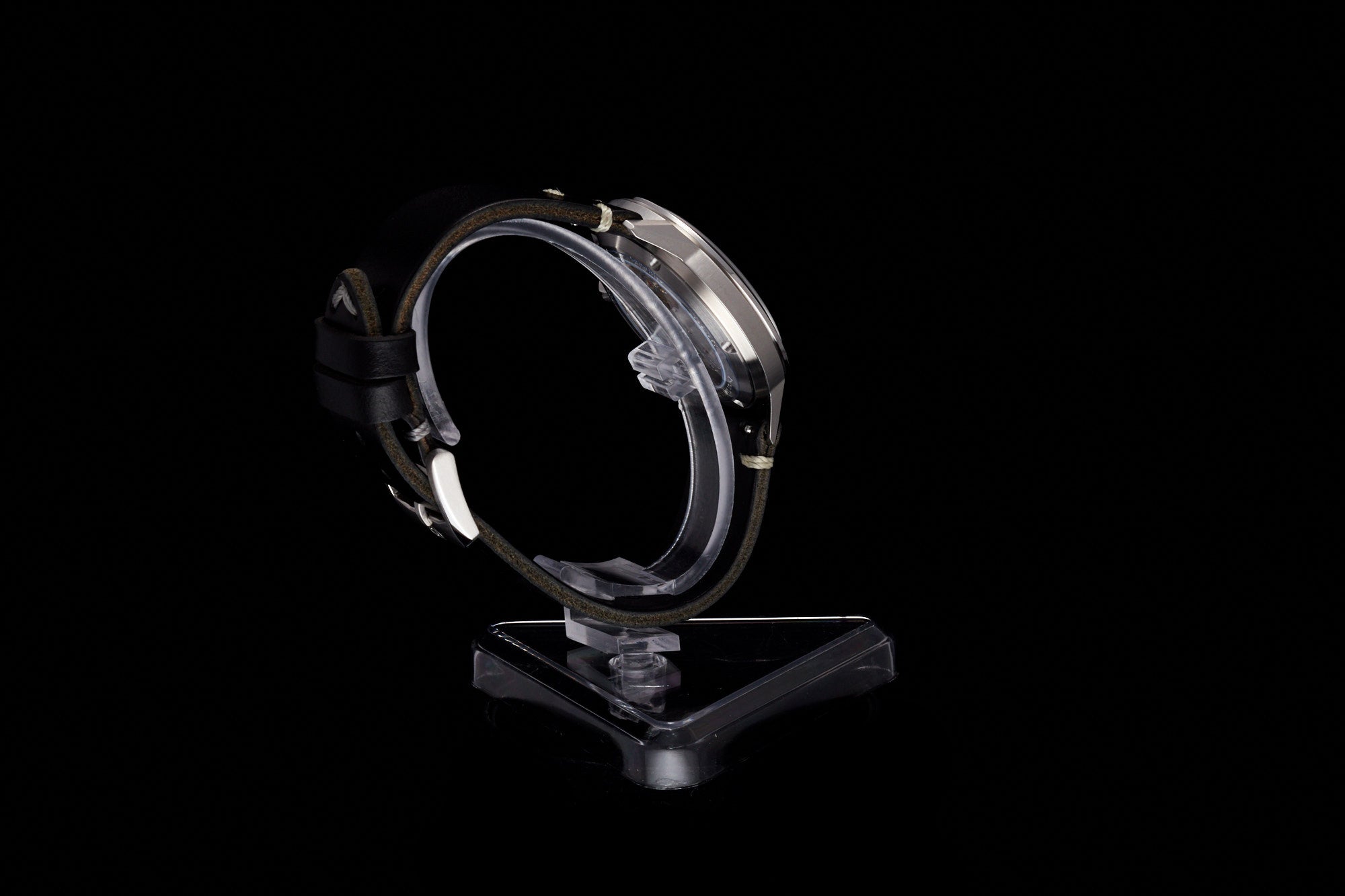 Comet 39mm 'Gold Carbon'