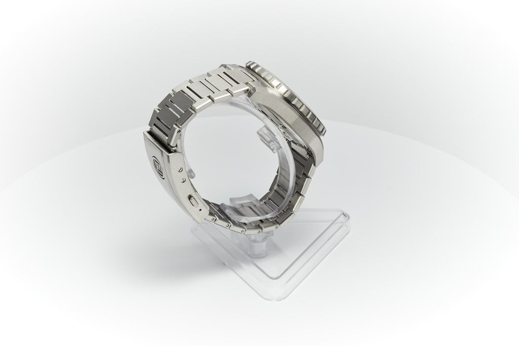 Thresher 44mm 'Hammered Grey'