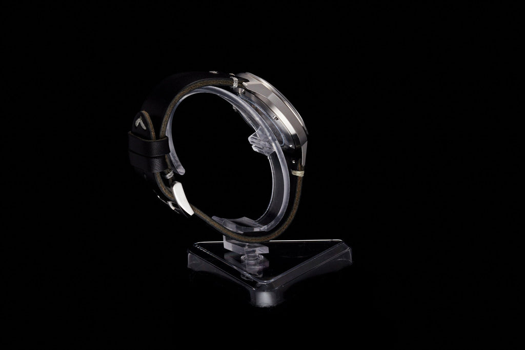 Comet 39mm 'Tuxedo'