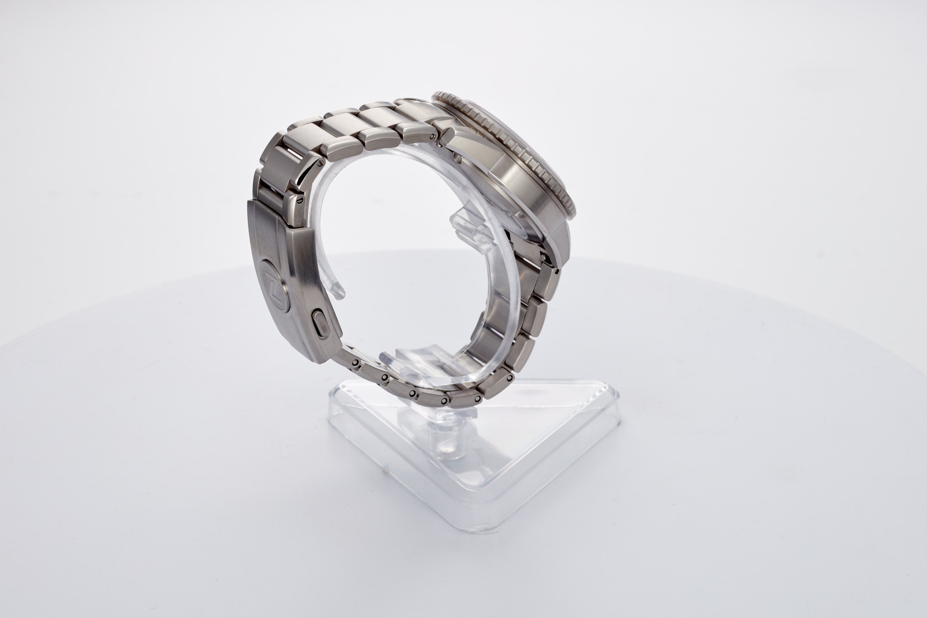 Mako 300m GMT 'Cracked Ice'